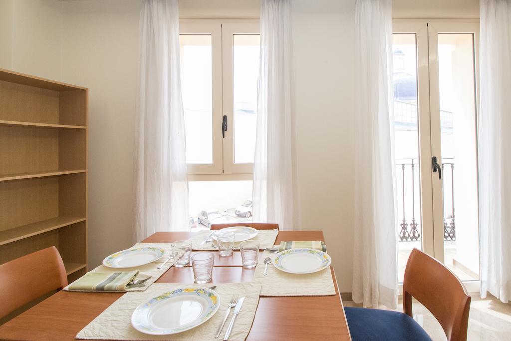 Viveros Apartments فالنسيا الغرفة الصورة